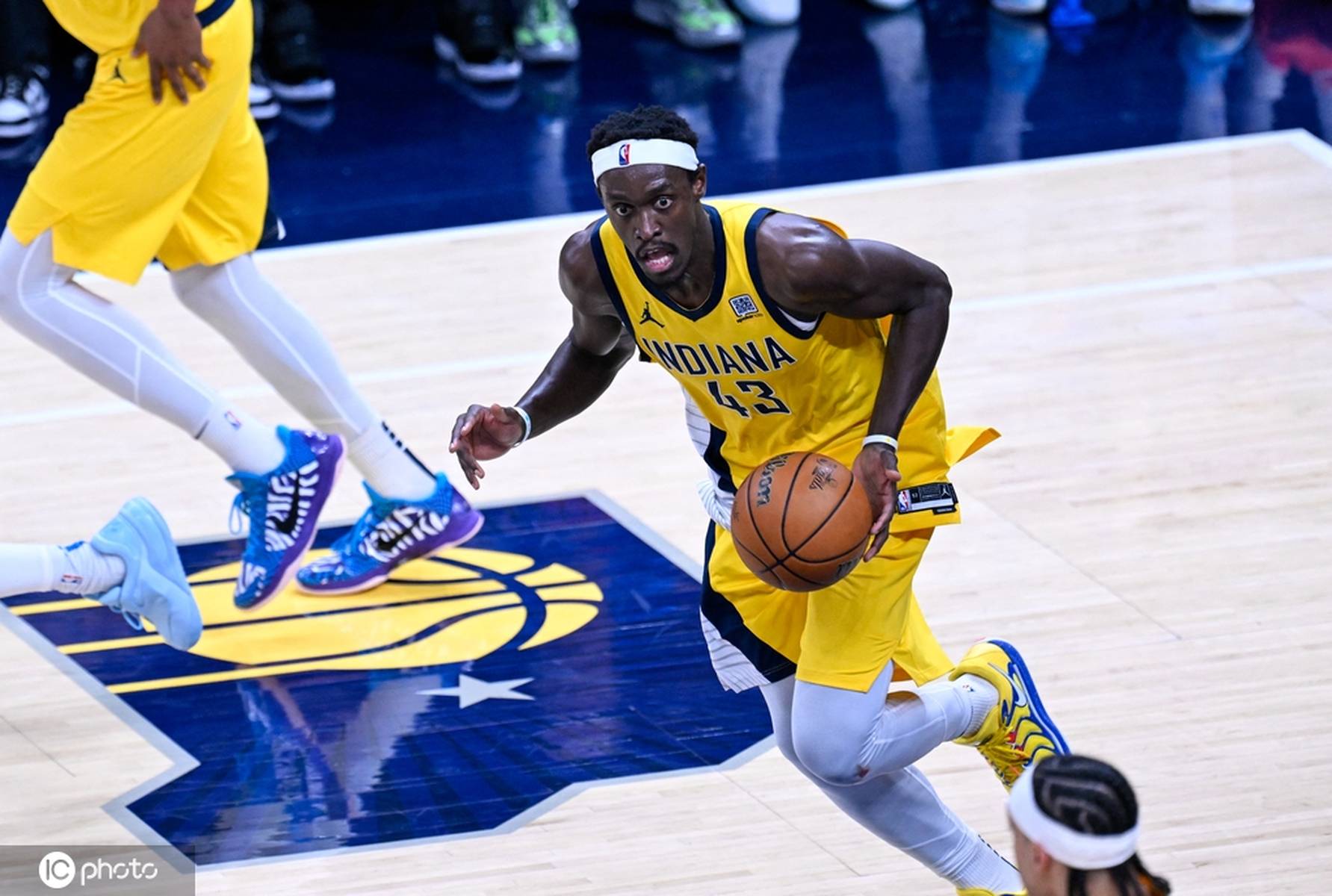 英雄联盟-篮网观众热烈欢呼!,西亚卡姆迎来五赛季出色发挥引发球迷热议的简单介绍