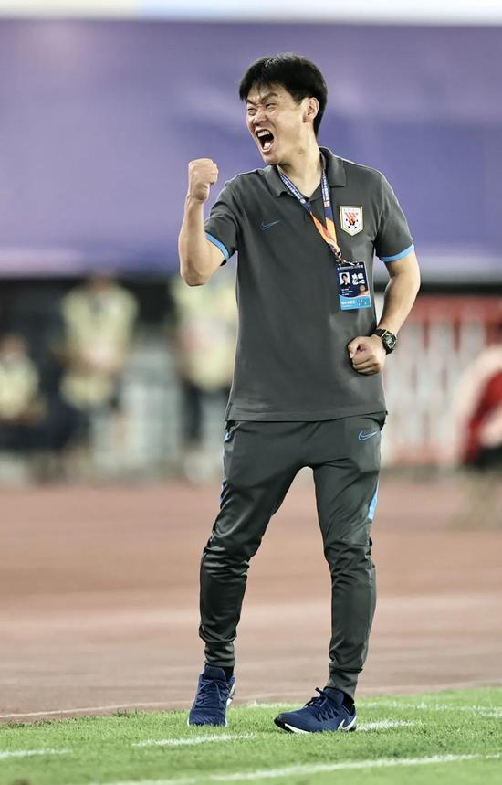 英雄联盟台服官网地址入口-关于关键时刻体能课后，圣安东尼奥马刺防线松动备战中超，压力陡增，团队化学反应显著的信息