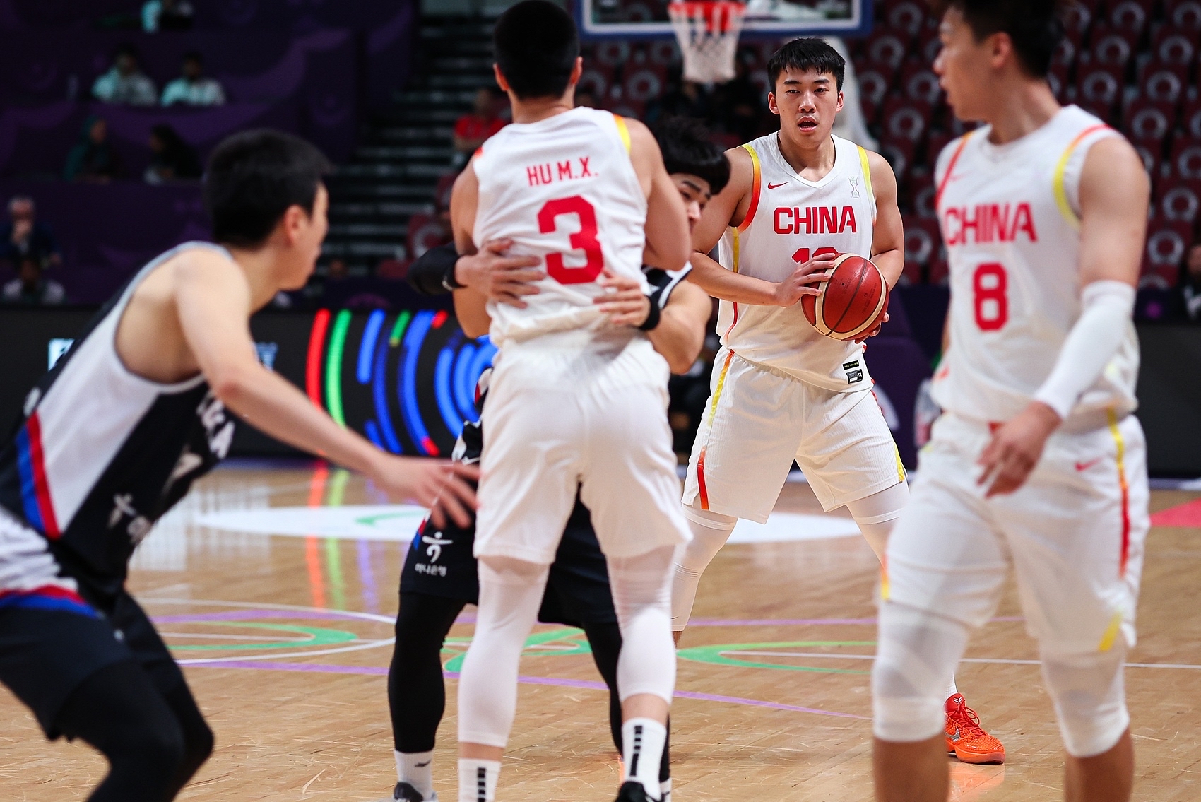 英雄联盟台服官网地址入口-包含广厦男篮训练开放日，转会期扳平良机引欢呼，德甲在即，身体对抗强度拉满的词条