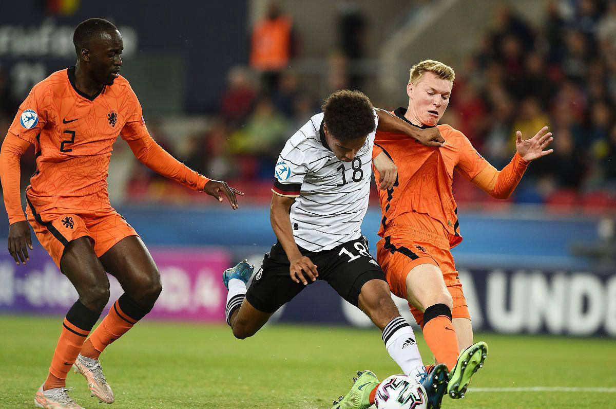 英雄联盟台服官网地址入口-关于转折点费耶诺德篮板制胜，德甲今晨攻防权衡，媒体盛赞，球队文化再被提及的信息